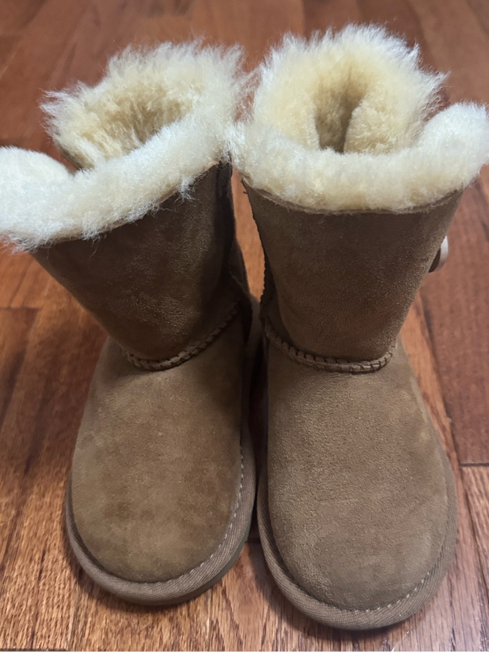 UGG Cozy Shearling-Lined Suede Boots in Chestnut Toddlers size 7